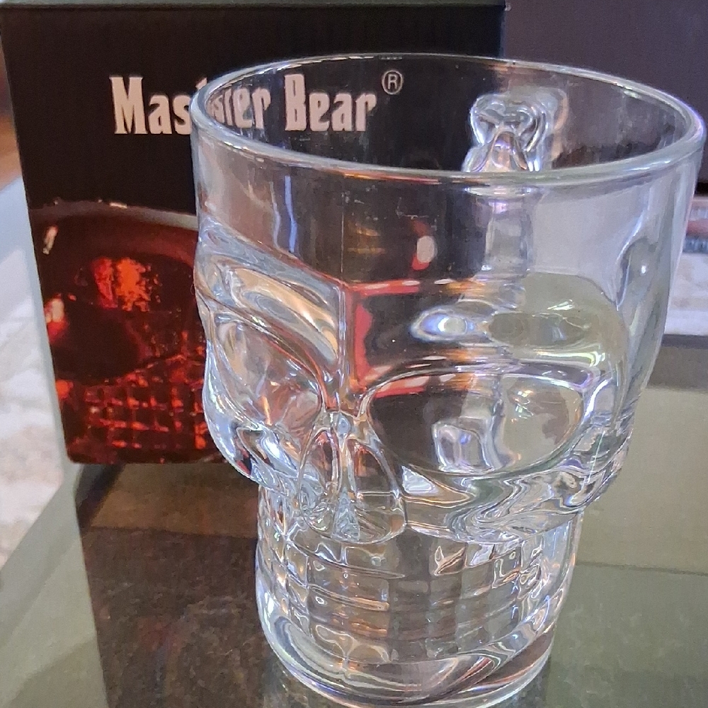 GLASS SKULL MUG
